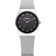 Reloj BERING de frente: esfera negra con índices brillantes, caja plateada ovalada y correa de malla plateada.