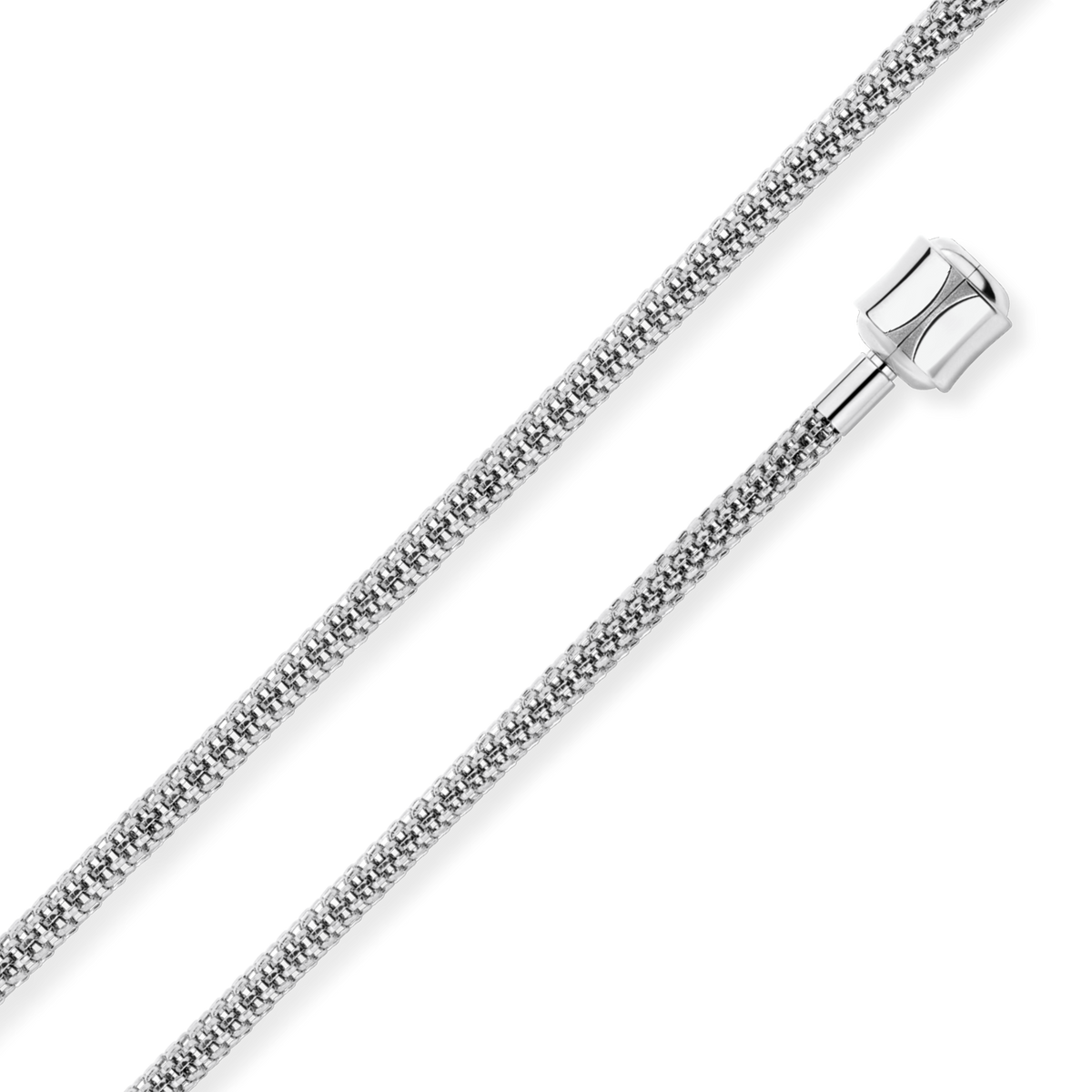 Detalle de las tiras de malla plateada y el cierre pulido de forma curvada de la pulsera.