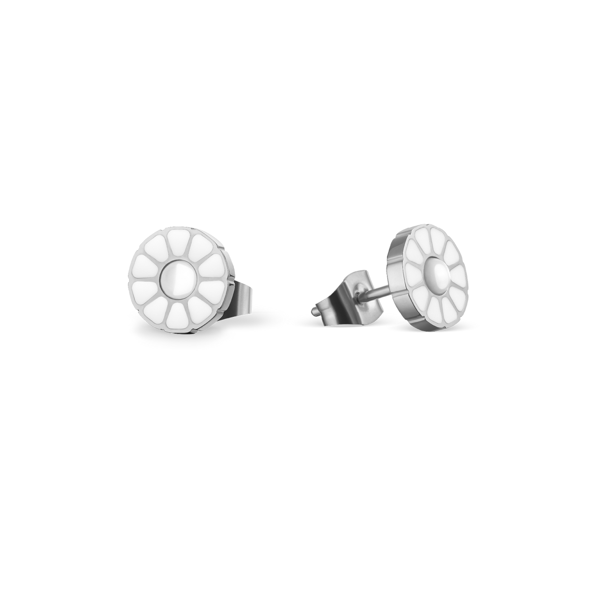 Pendientes circulares plateados con centros blancos y detalles radiales similares a radios.